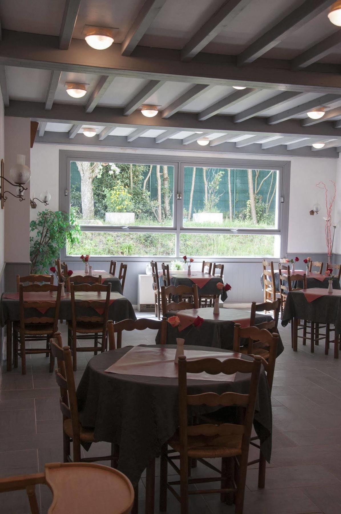 Le Pavillon Bleu Hotel Restaurant رويا المظهر الخارجي الصورة