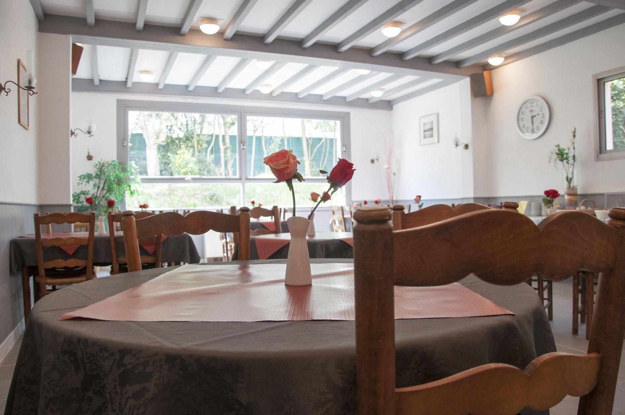 Le Pavillon Bleu Hotel Restaurant رويا المظهر الخارجي الصورة