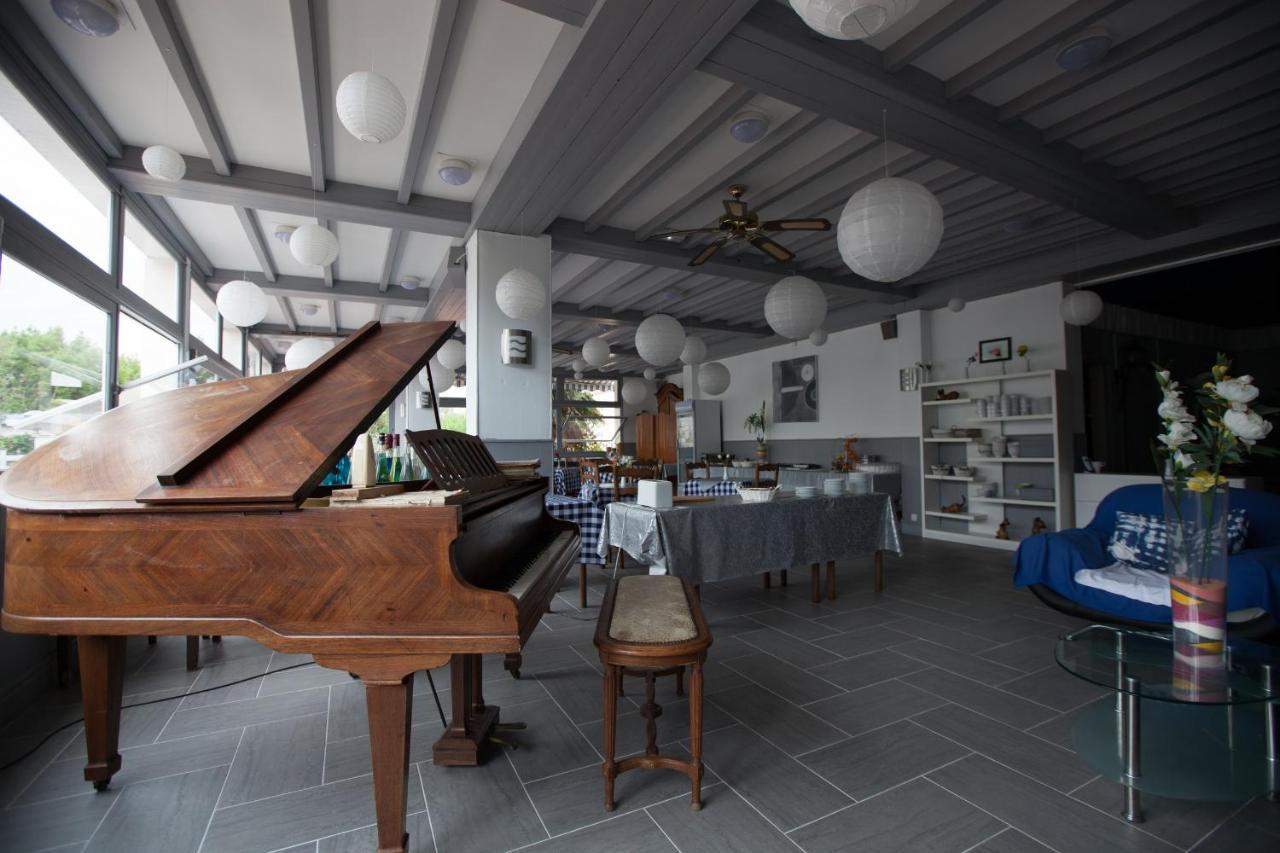 Le Pavillon Bleu Hotel Restaurant رويا المظهر الخارجي الصورة
